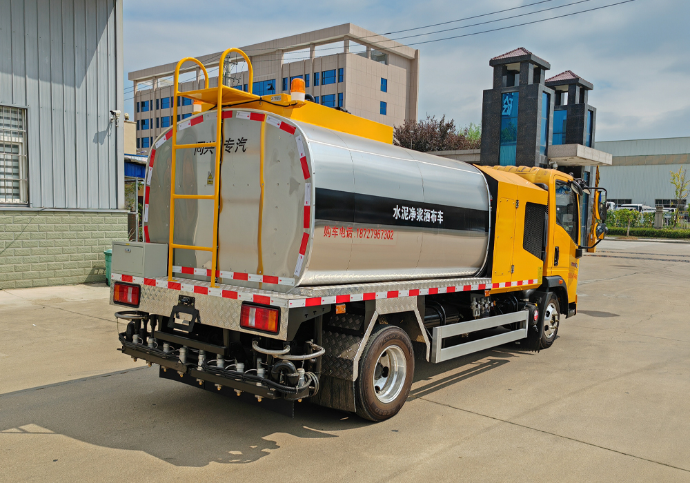 5噸重汽豪沃藍牌智能瀝青灑布車