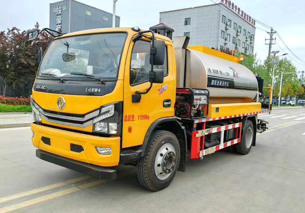 7噸東風(fēng)多利卡智能瀝青灑布車